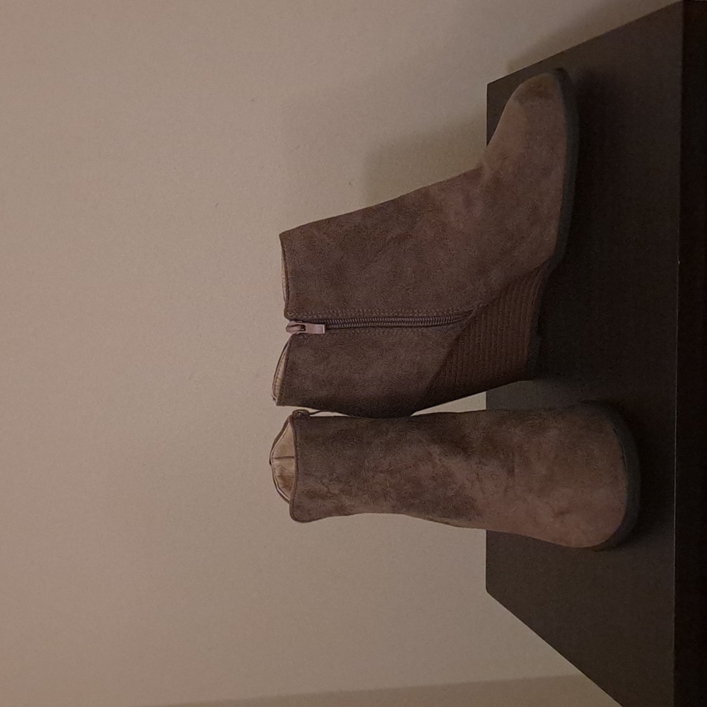 Platform suede boots